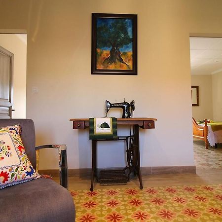 Casa Tapiolas Borrassá Екстериор снимка
